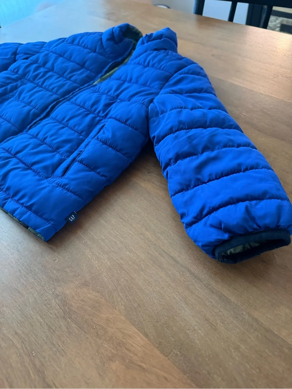 GAP Reversible Kids Puffer Jacket 3T - blue and camo dino